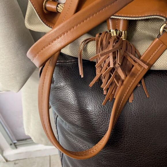 Michael Kors Satchel Purse. - Picture 7 of 7